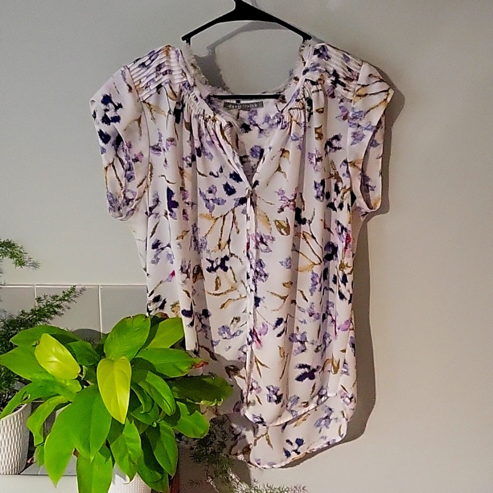Floral top from Stitch Fix. EUC.